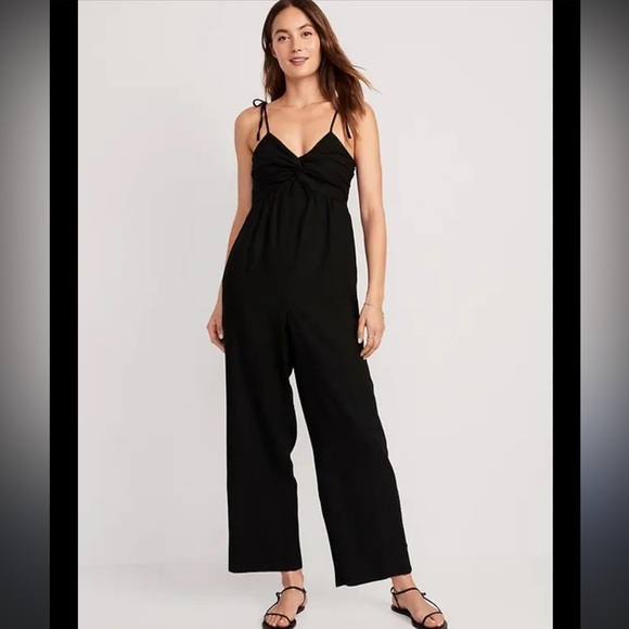 Old Navy Pants - Old Navy Black Tie-Shoulder Cropped Twist-Front XL Smocked Jumpsuit